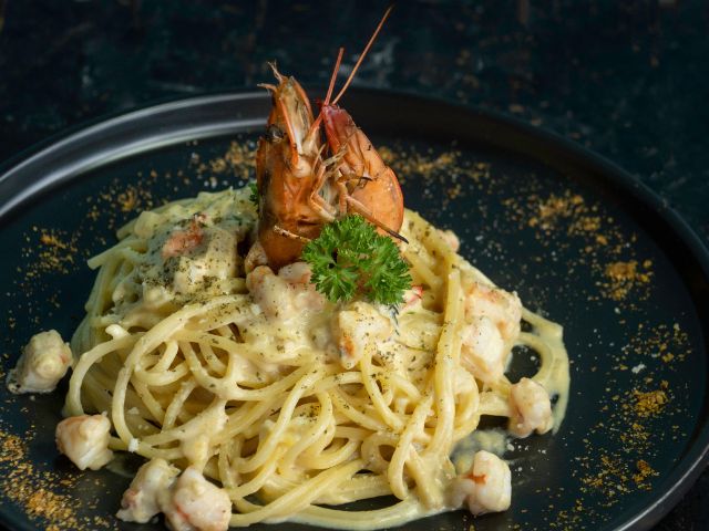 Son tra hill bistro&stay_Garlic Prawn_menu_image