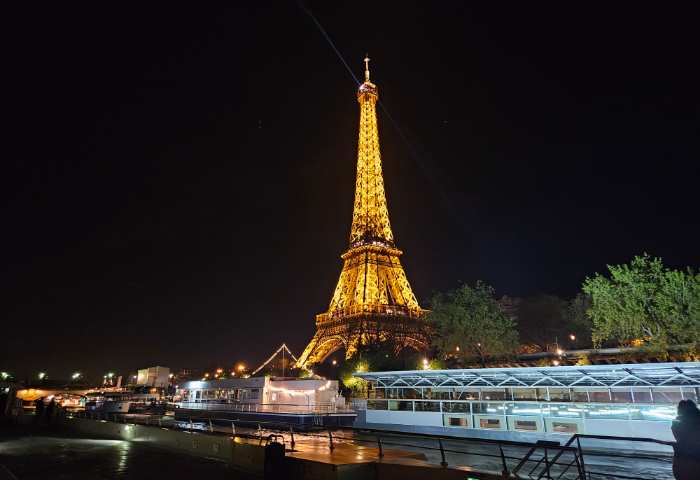 Bateaux-mouches Dinner Cruise_restaurant_food_image