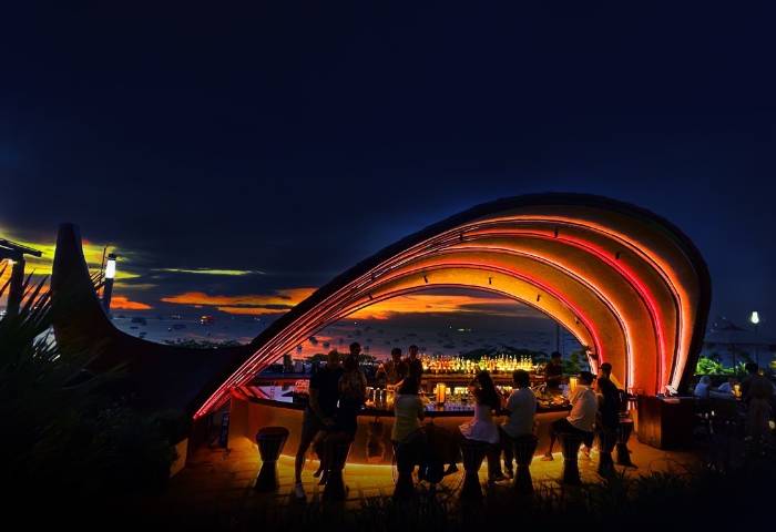 MOON WHALE SUNSET ROOFTOP BAR_restaurant_food_image