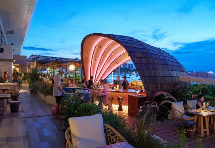 MOON WHALE SUNSET ROOFTOP BAR_restaurant_food_image